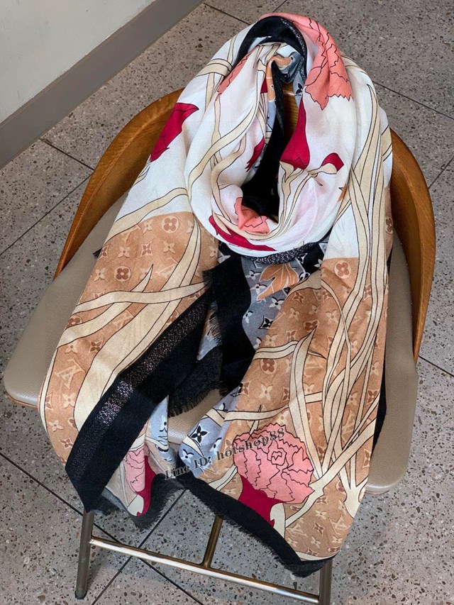 LV專櫃新品路易威登客供銀線羊絨面料長巾女士披肩 mmyj1634